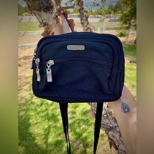 😎Baggallini Mini Cross Body Black